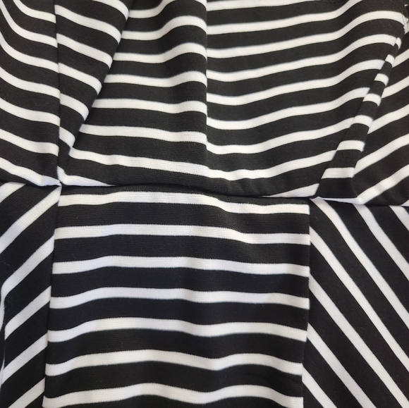 Black and White Form Fitting Dress. With Accent Ruffle and Cap Sleeves. New - Picture 5 of 7